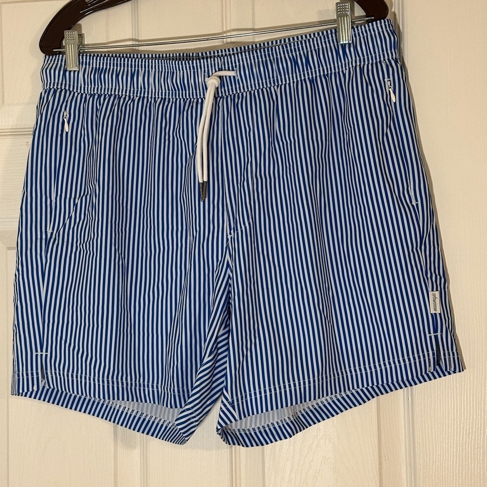 NWT/NIP - Men’s maamgic swim shorts.